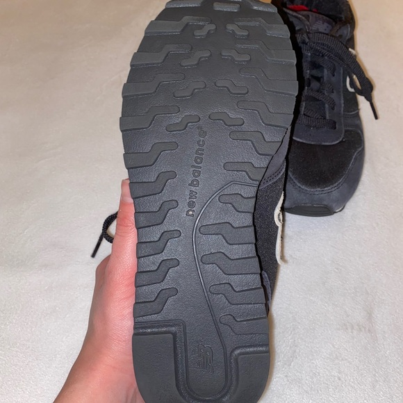 New Balance tennis shoes - Picture 5 of 5